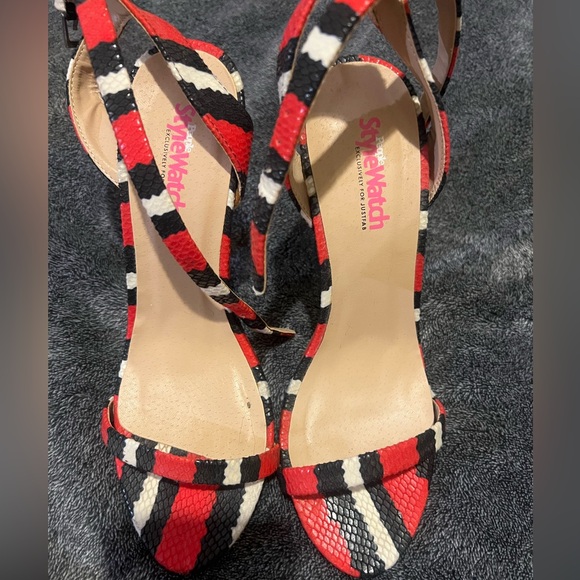 Size 9 - Picture 2 of 3